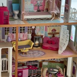 XXXL Puppenhaus/ Barbiehaus inklusive Zubehör
In einem sehr guten Zustand 
Nur selbst Abholung