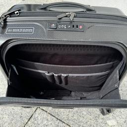 Sehr kleiner (Samsonite) Koffer, perfekt als Handgepäck. Fast neu, nicht oft benutzt, keine Kratzer und Defekte.