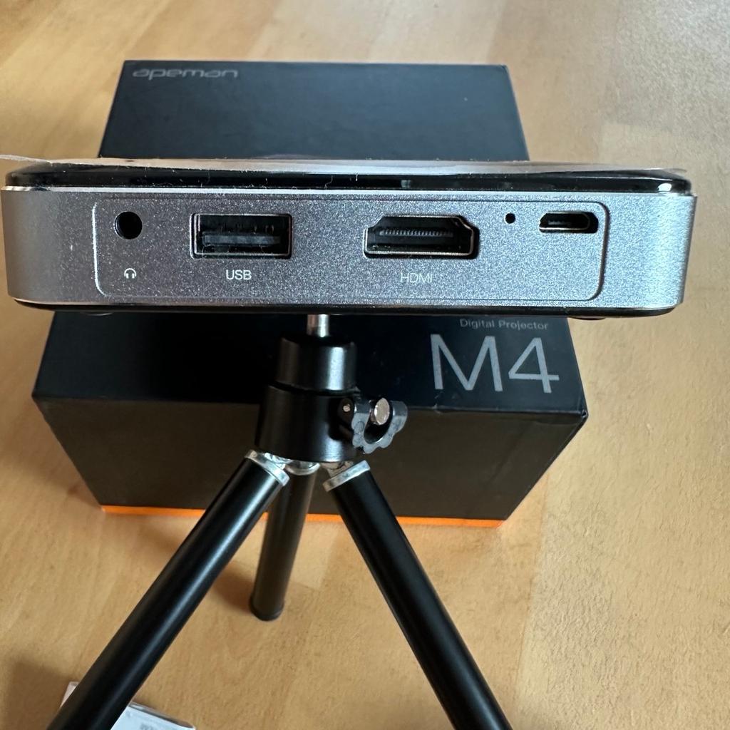 Kaum genutzter Mini Beamer
Inkl Zubehör:
Stativ
Netzstecker
HDMI-Kabel
USB-Kabel
+HDMI-Adapter fürs IPhone/IPad
Auflösung in Full-HD 1080p
Akku betrieben
Alles vollständig, kommt in Originalverpackung