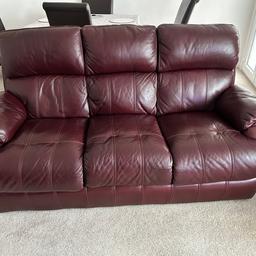 Lovely burgundy leather 3 piece suite. Includes 1 electric recliner. In very good condition. Reduced from £380
