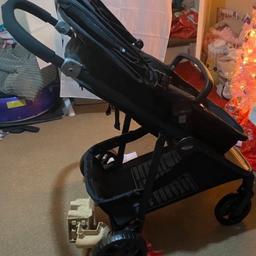 Graco 2-in-1 pushchair I had it in the box for a month before opening it and decided the pushchair wasn’t like how I wanted . It’s only been put together that’s all I still have the box but couldn’t return as it was past it’s return date. Comes with rain cover and footmuff. Brand new