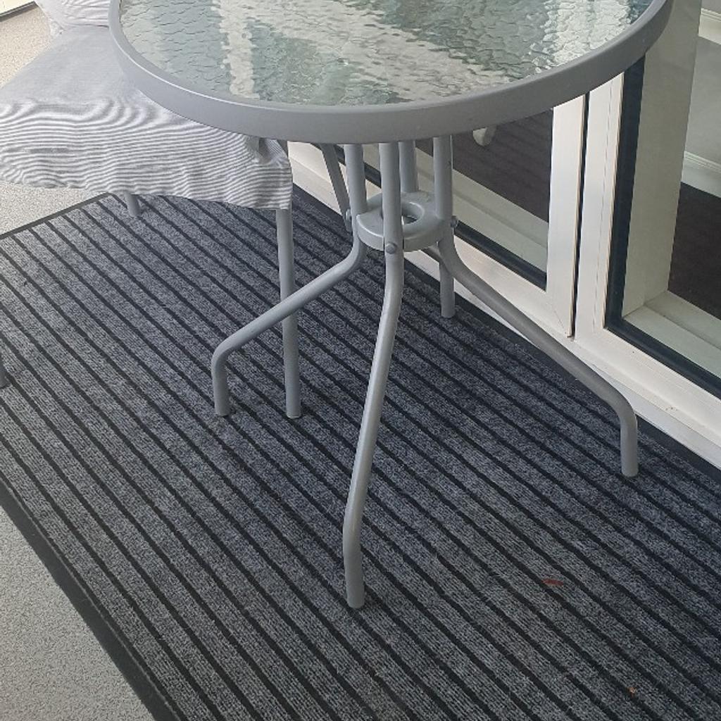 Nice round table for a balcony.
it comes with one chair only