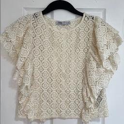 Very classy and elegant style top great for upcoming season/s. Only been worn a few times so has plenty of wear left.

Comes from a smoke and pet free home.

Must be gone asap.