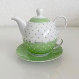 *Neu & unbenutzt*
*Inklusive Originalverpackung*
*3-teiliges Teekannen Set / Teeservice, weiß und grün mit Punktdekor, bestehend aus Kanne, Tasse und Untertasse.*