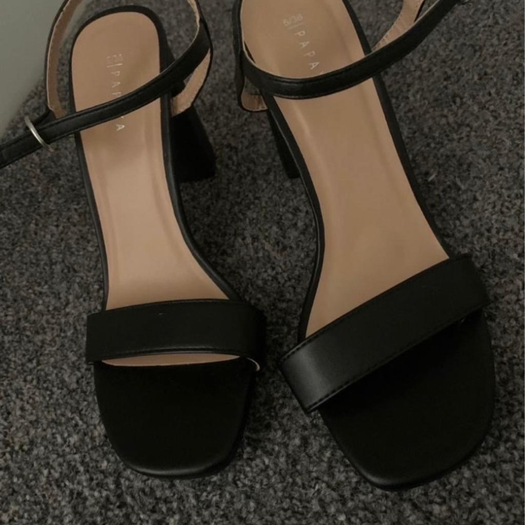 Black heels size 5 never worn only tired on sorry don’t have box they came in but are new