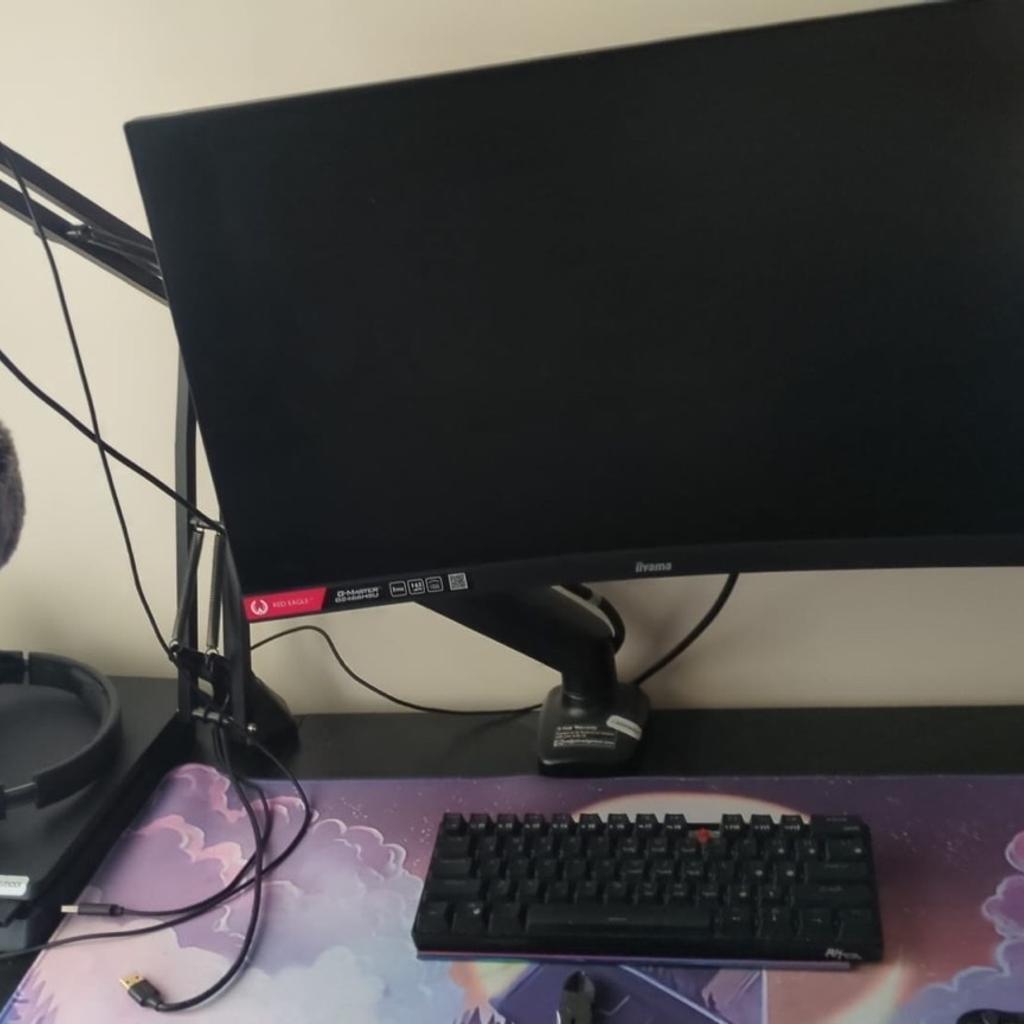Selling this set up as I’m upgrading soon
PS4 slim 1TB - great condition it has been cleaned regularly
iiyama 27” monitor - used pretty good has a couple dead pixels but other than that works fine
Blue Yeti microphone - not available

If you would like to purchase specific parts of this set up please message me