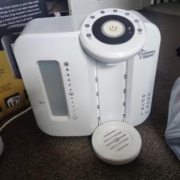 white tommee tippee prep machine in very good condition

black or white available