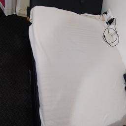 Only used few times good condition small hole not noticeable was purchased like that
is a nice small size lounge mattress not in included can recline the headrest to own needs length measurement about 150 cm
wide 80 cm