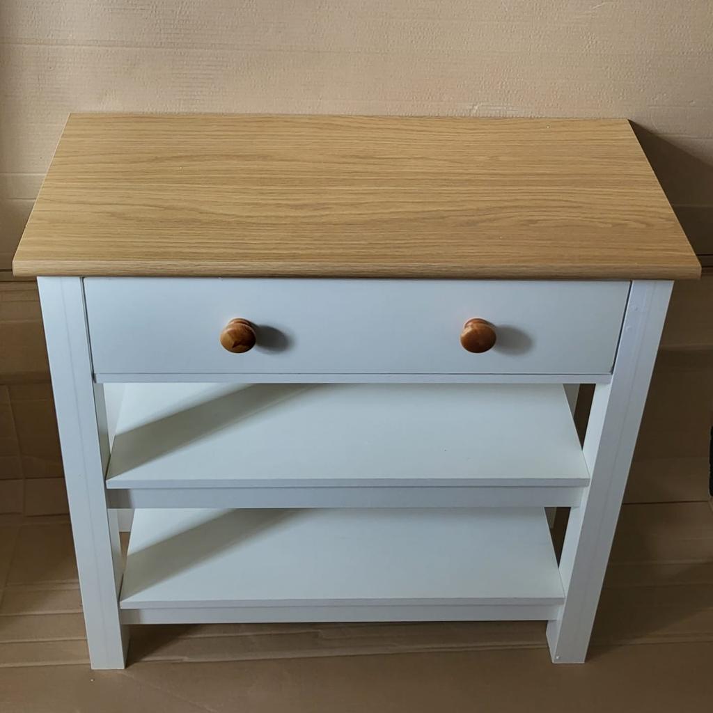 Habitat Winchester Console Table - Cream Two Tone

💥ExDisplay. Assembled💥

Size H 80, W 79.6, D 33cm.
Made from wood effect.
1 drawer with metal runners.
2 undershelves.
Weight 24kg

💥Check our other items💥
