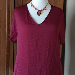 Ladies Red top size 18 and necklace in good pre-owned condition
Selling other items please check them out.
No offers
Cash on collection only