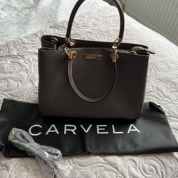 Brand New 
Carvela by Kurt Geiger handbag with removable shoulder strap and dust bag. Zip fastening.
Taupe and Gold colour
Approx 24x33cm
£20
Collection from Anstey LE7