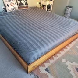 Japanese-style solid pine bed with oak finish. Frame will be dismantled into the 4 constituent parts (+ slats) prior to collection.

Size: UK Super King (180cm x 200cm)

Not included in sale: mattress

Collection only.