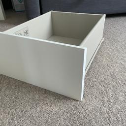 x4 extra drawers for the Ikea Malm chest of drawers. In cery good condition (like new), barely used.