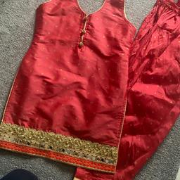 Indian suit in pink and two bottoms to go with the same top, collection from Solihull. Age 7-8.