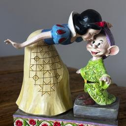 Disney Traditions Snow White & Dopey “Sweetest Farewell” in good condition apart from Snow’s thumb and finger have broken off at the ends (hopefully you can see in the photo). Unfortunately I don’t have the original box but will be well packaged for delivery. Please see my other traditions for sale.