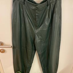 Damen Rich and Royal Kunstleder Hose Größe 40 in einem schönen Grün ohne Beschädigung
