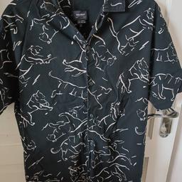 Mens/Teens Pull&Bear short sleeve shirt in excellent condition black & white great for summer looks fab on from smoke and pet free home collection only from Glascote b77