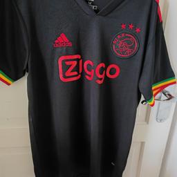 Mens/Teens football top in new condition Ziggo Ajax from smoke and pet free home collection only from Glascote b77