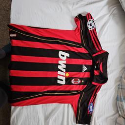 AC Milan 06/07 Home Shirt
Kaka 22 on the back
Comes with Tags
It is a Large size even though it says medium, it doesn't fit me as I am a medium (too big)