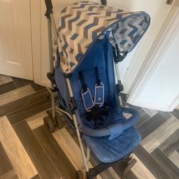 Beautiful stroller comes with rain cover no rips, stroller still in good condition, shows a little wear on one of the hands as shown on picture, also have a blue Clare de lune dimple cosy toes to go with it.