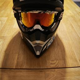 Mopedhelm zu verkaufen

Zusätzlich:
Durchsichtiges Sichtglas + Helmtasche