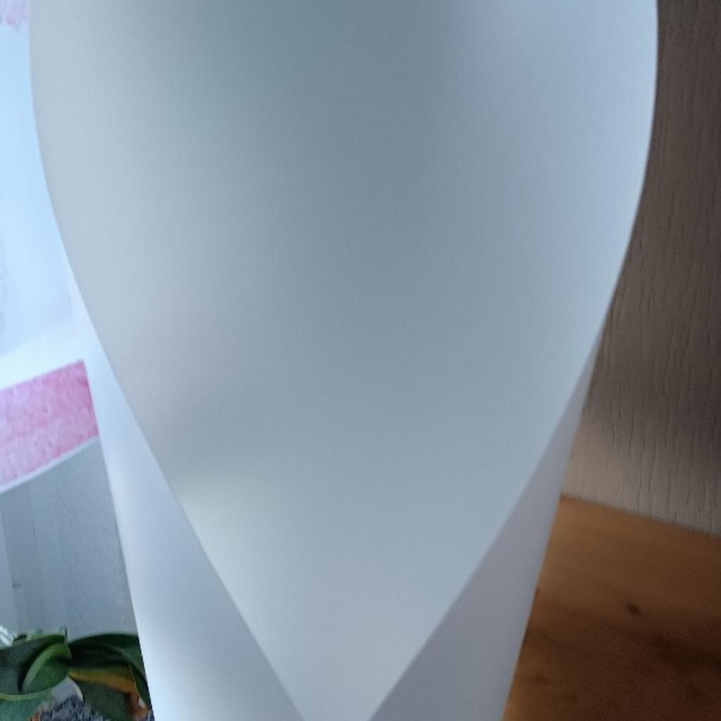 Stehlampe/ Stehleuchte Tulip 1-flammig
Weiß
Lampe optisch in einem sehr guten Zustand, nur 2 kleine Druckstellen (siehe letztes Foto), was aber kaum auffällt
Ohne Leuchtmittel, E27-Fassung
Durchmesser x Höhe ca. 30 x 162 cm
Keine Rücknahme / Keine Gewährleistung
Abholung in 06808 Holzweißig möglich