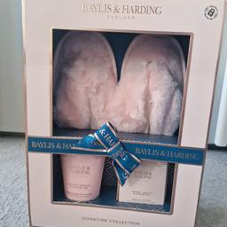 Brand new and opened Bayliss and Harding foot care gift set. Includes slippers, foot soak crystals and foot lotion. Ideal gift