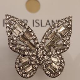 Add some sparkle to your fingers with this beautiful Butterfly Rhinestone Faux Crystal costume jewellery ring from River Island. The exquisite silver coloured stone is perfect for any occasion and is sure to leave a lasting impression. this ring is a must-have for any fashion-forward individual who wants to make a statement with their jewellery.

Please note that I do not know the size of the ring, hence putting it against a measuring tape in hopes of helping.

Collection from Hayes Middlesex or postage Royal mail