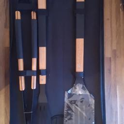 New 3 piece wooden & black stainless steel BBQ tool set including a pair of tongs, an oyster fork and a multiple use spatula, as well as a carry case.
Product Specifications
- Spatula Dimensions: W10 x D51.5 cm
- Fork Dimensions: W4 x D49 cm
- Tongs Dimensions: W7 x D48 cm
- Case Dimensions: H6 x W54 x D15cm