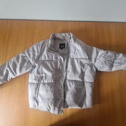 Here for sale is a lovely silver hoodless coat from new look in size 10-11 years

Collection only Norton Canes, Cannock