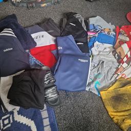 boys clothes bundle
mixed sizes 9/10 & 10/11 years
winter coat (barely worn)
dressing gown
2 Xmas Jumpers
1 Xmas tshirt
1 ripped jeans
1 jumper
1 long sleeve
1 shirt
1 hooded jacket (adidas)
2 hooded Jumpers (mckenzie)
1 adidas tracksuit
1 mckenzie tracksuit 
5 tshirts
swimming shorts & sliders
COLLECTION ONLY
£20