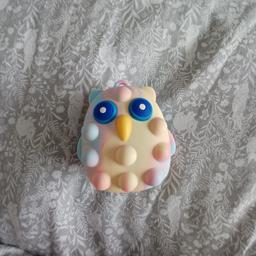 press the poppets and squeeze the owl to push them back out and see its eyes pop out.
collection only ws10, no holding