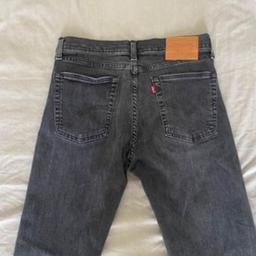 Men’s Levi’a Jeans. Never been worn. Don’t fit my brother, want to get rid of them.!