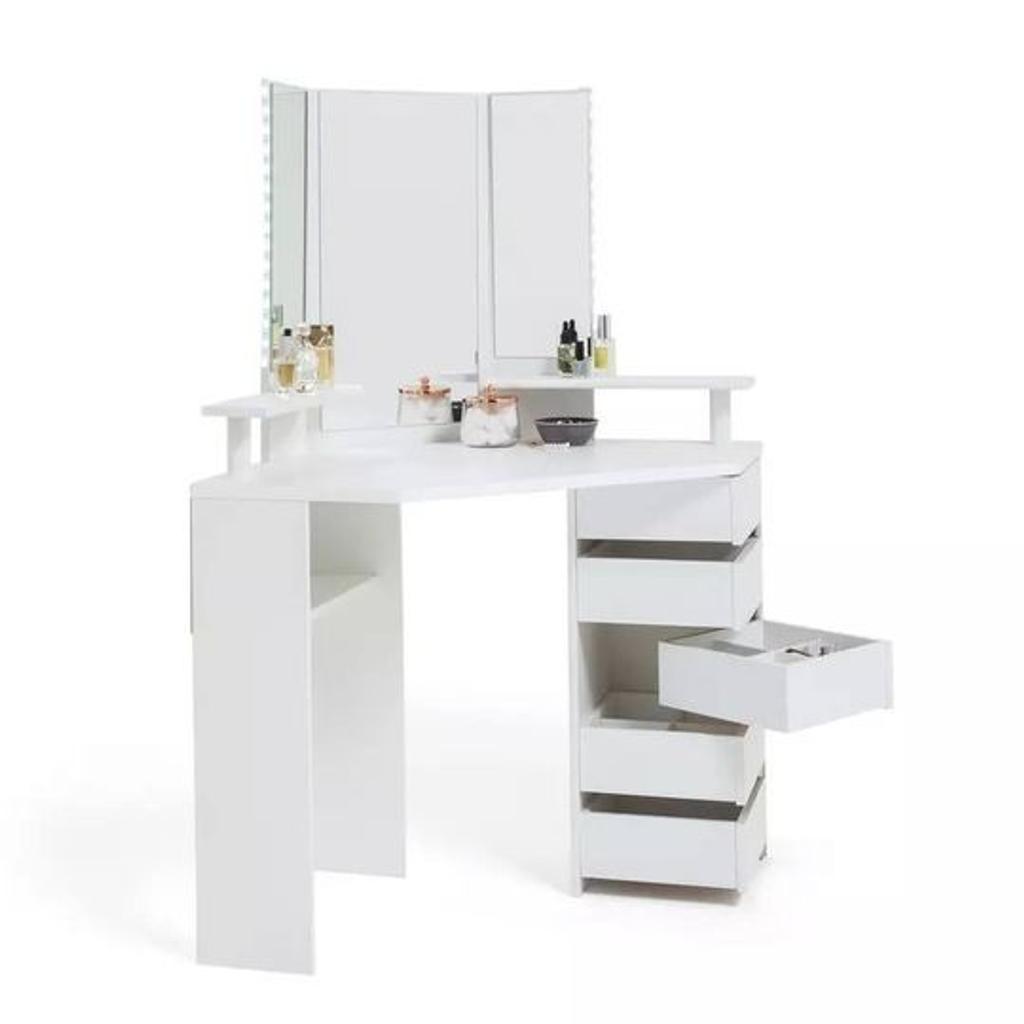 Habitat Heathland Dressing Table - White

💥ExDisplay. Assembled💥

Bright LEDs light up the 3-pane mirror for a flawless, multi-angled reflection, while clever hinged drawers swing out so you can keep everything to hand. Make up, hairbrush, cosmetics - all within easy reach

Size H142, W113, D61cm
Made from wood effect
Complete with mirror
5 drawers with metal runners

💥Check our other furniture💥