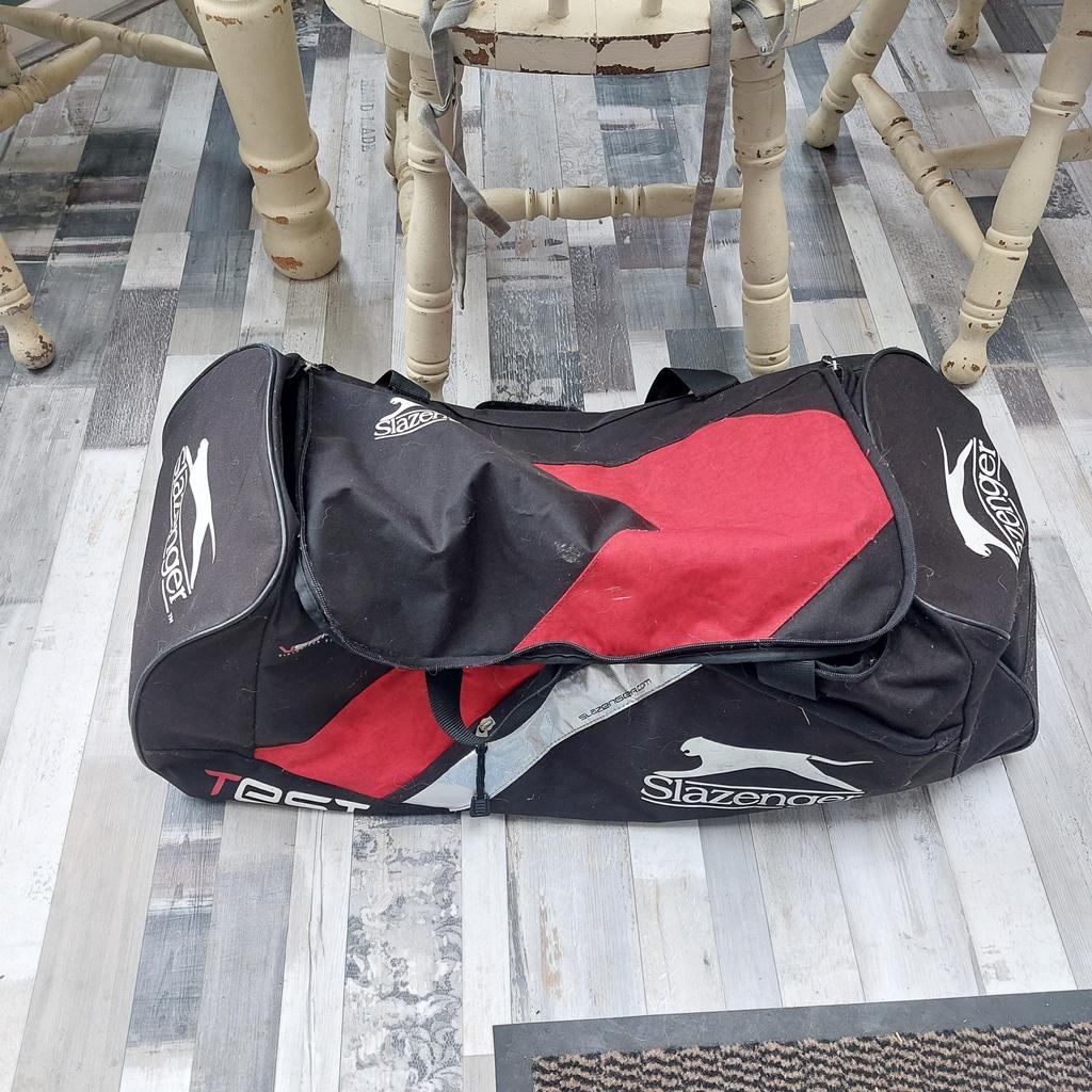 Youth sized slazenger cricket bat, helmet,gloves and pads plus cricket bag all in very reasonable condition. Can be sold separately if required.