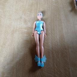 1 Barbie für die Badewanne,
Die darf auch nass werden.
