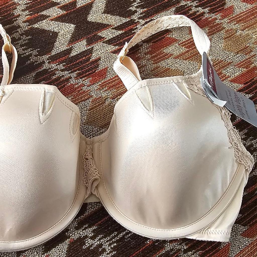 New tagged.very slightly flawered. note that these flaws are not big /only slight./so not really noticeable. I am just being honest, playtex bra .underwired. slightly padded .adjustable straps. bargain. no offers .pet n smoke-free home collection ip3 or posting at your cost