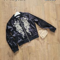 £1.50 
11-12 years 
H&m
Bomber jacket 
Preloved good condition 
Polyester 

#handm #embroidered #black #blackjacket #bomberjacket
