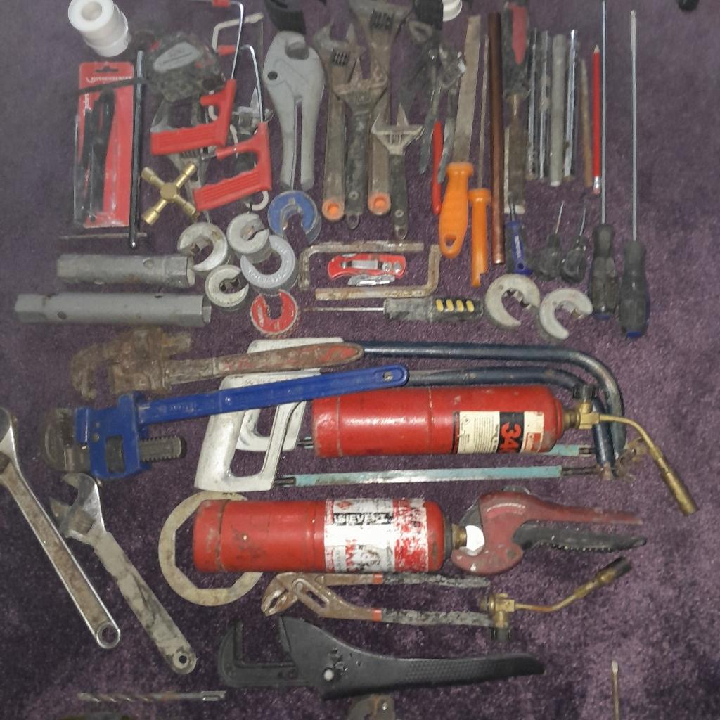 my plumbing tool kit, I had to give up work 6 years ago due to ill health, see photos of tools from
adjustable spanners
water pump pliers
tube cutters 15 mm to 28 mm
2 x burner heads with 3 gas refillable bottles
poly cutters
water pressure testing gauge
rad valve keys
extra large screwdrivers
waste pipe cutters
immersion spanner
3 x stilson wrenches
tap spanners
Stanley setting out square for tiling
bahco socket set complete
tap spanners kit, fits all types of awkward tap connectors
junior hacksaw with blades
large hacksaws
stop tap key
listening stick
rothenberger carry bag
Stanley tool box
Stanley tool trays
stabila spirit levels
carry case of assorted screws
box of assorted fixings and fittings
and much more.
all tools will be lubricated before collection.
my tools are an accumulation of over 35 years as a plumber, rothenberger, bahco, primus, Stanley etc
some items may be stiff, but when put back to work, they won't let you down
if bought brand new would cost a fortune