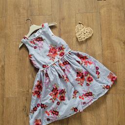 £3
8-9 years 
Next
Floral dress
Preloved very good condition 
Cotton 
Polyester 

#next #nextdress #floral #redflowers #dress
