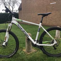 20’’ frame. 27.5 wheels.  The bike rides perfect in every gear with both hydraulic fluid brakes fully working. There are no deep scratches on the frame or seat. The tyres are excellent condition with no buckles. Rides smooth and quiet