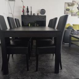 Stühle für Esszimmertisch aus Italien aus schwarzem Kunstleder, handgefertigt. Maße: Lehne 0,92m, Sitzhöhe 0,48m, Sitztiefe 0,39m, Sitzbreite 0,36m(0,46m).