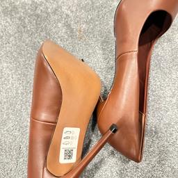 Brown heels never worn
