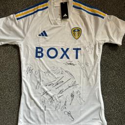 Brand new signed Leeds United shirt 
Signed 2/4/2024
18 signatures 
Real photos with players 
Signatures of 

Dan James 
Meslier 
Gray
Rutter
Rodon
Firpo
Joffy
Klaesson
Shackleton
Piroe
Joseph 
Cresswell
Roberts 
Byram
Kamara
Ampadu
Summerville
Gnonto

Delivery free locally, small fee for postage 
Realistic offers please