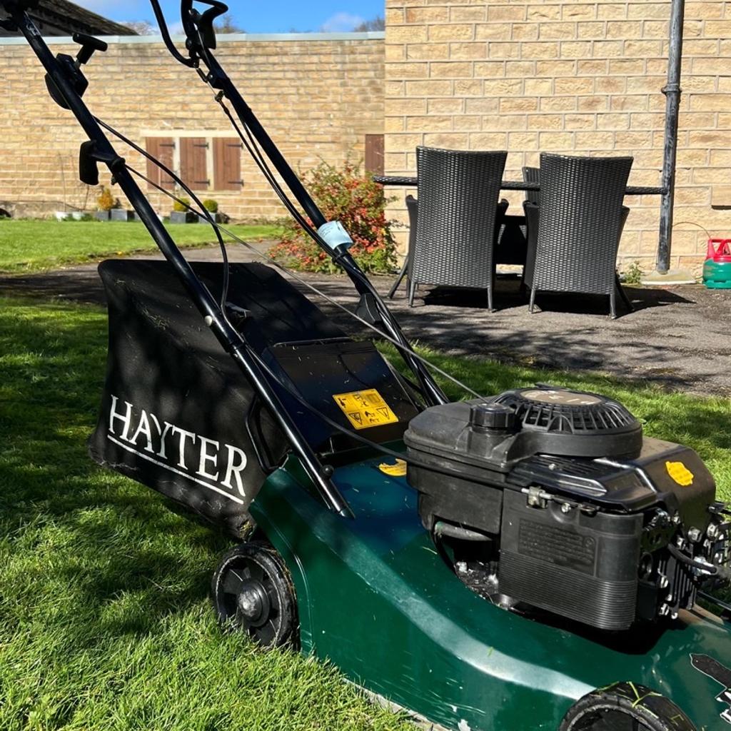 Near Immaculate Hayter Hunter 41 Autodrive.

Few chips on the paintwork, clearly cosmetic.

140cc self propelled lawn mower.

Freshly serviced, new blade.

No issues at all, starts first time.

Could deliver locally for small cost.