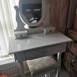 Lovely dressing table inc stool. Two small draws. No longer have space.
H inc mirror 53inch
H to table level 30
W 29.5
D 15.5