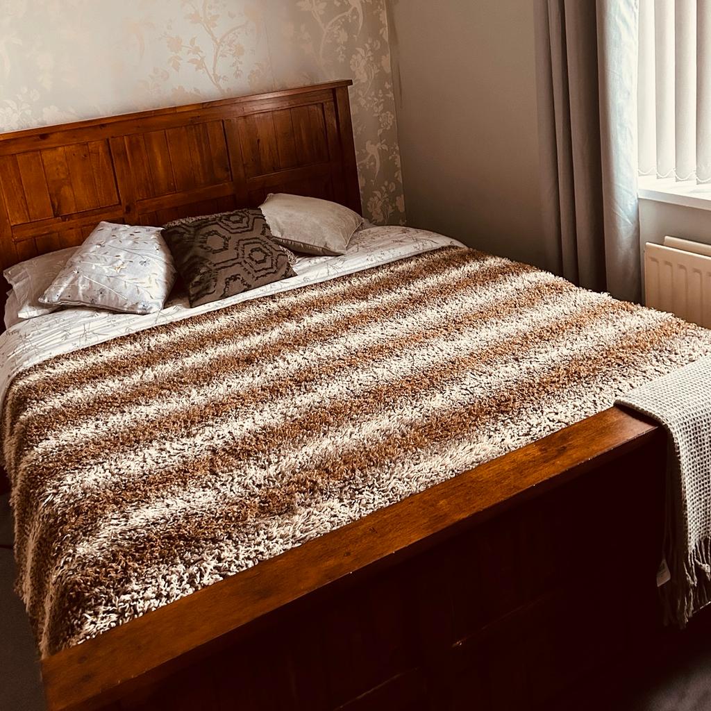 Barker & stonehouse King size bed ! Great condition and would look great in a big bedroom. Too big for my room . Bought this originally for a lot of money so selling quite cheap .Also selling matching furniture separately to go with this bed . Look at my listings .buyer to dismantle and collect .