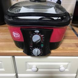 Here I have an 8 in 1 cooker multi cooker in vgc