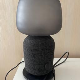 Tischleuchte WiFi-Speaker von Ikea und Sonos, Glasschirm, schwarz