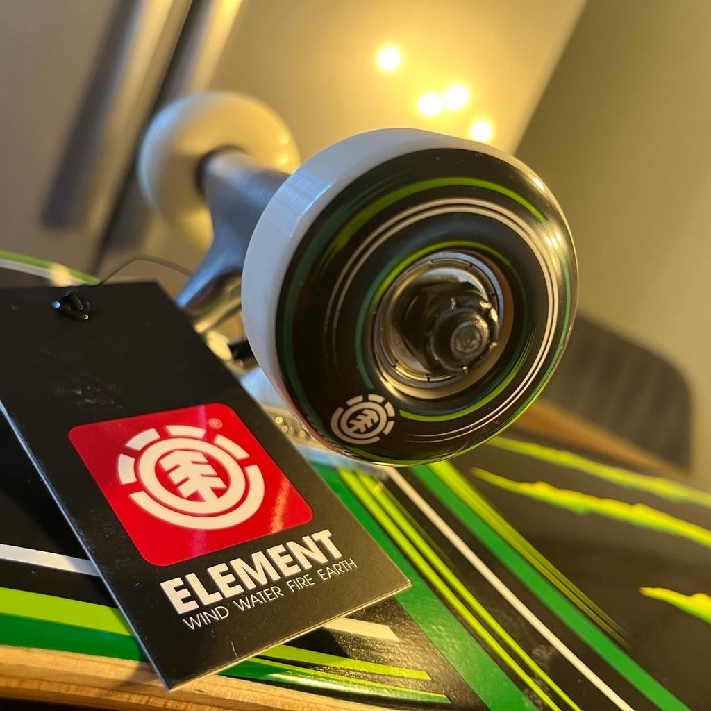Neu und unbenutzt
Monster Energy Skateboard der Marke Element